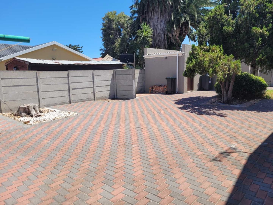 4 Bedroom Property for Sale in Bothasig Western Cape
